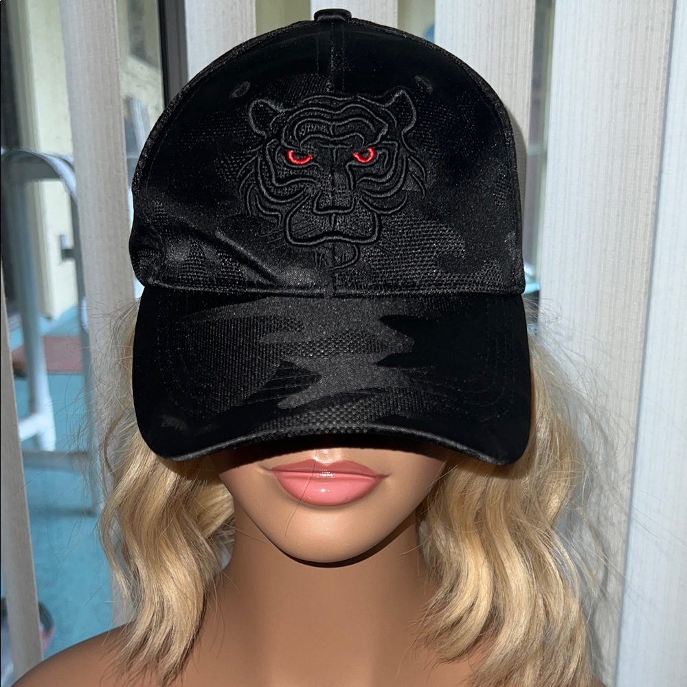 Men / Women Black Tiger Embroidered Cap
